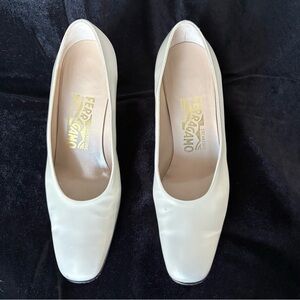 Salvatore Ferragamo Cream Heels Timeless Elegance